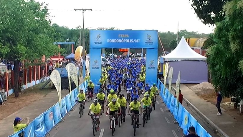 Centenas de pessoas prestigiam o Circuito Ciclístico em Rondonópolis