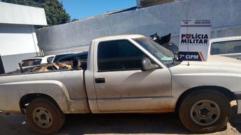 Homem é preso com mais de R$ 30 mil em cheques e caminhonete furtada do ex-patrão