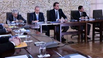Bolsonaro define primeiras ações de governo em reunião com ministros