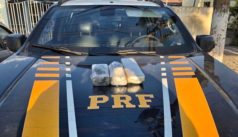 Motociclista na contramão é preso pela PRF com maconha