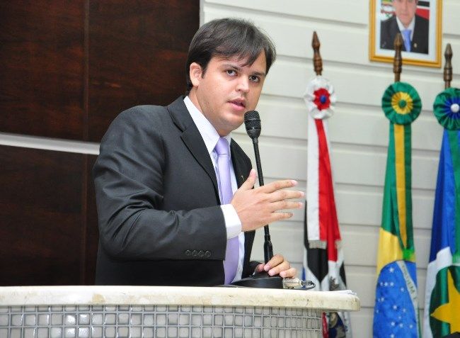 Thiago Silva requer inclusão de ética e cidadania no ensino municipal