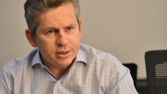 Mauro Mendes melhora imagem com funcionalismo