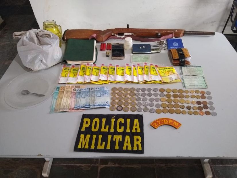 Casal é preso pela PM em bar com arma, drogas e munições