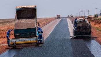  Taques lança obras de pavimentação em Guiratinga e Nova Brasilândia