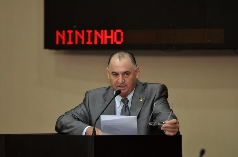 Nininho quer proibir que empresas que trabalham para o governo emitam notas em outros estados
