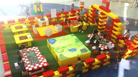 Casa LEGO leva diversão gratuita ao Pantanal Shopping