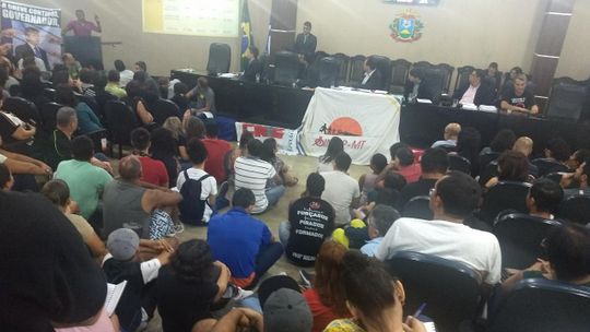 Professores lotam Assembleia Legislativa em busca de uma mediação com o Governo