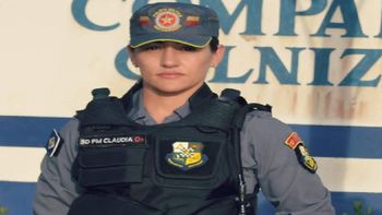Soldado que salvou homem de tentativa de homicídio é homenageada