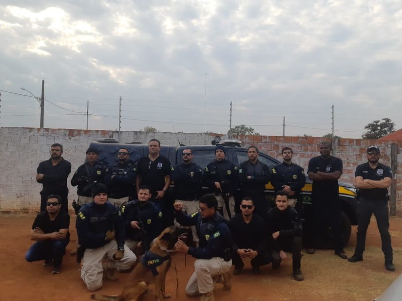 Polícia Civil e PRF cumprem 5 mandados em operação de combate ao tráfico na fronteira