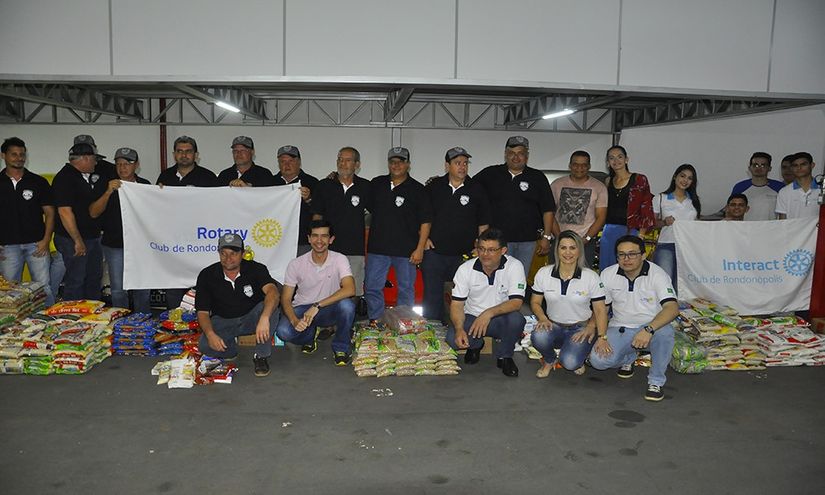 Associação Rondonopolitana de Carros Antigos entrega de mais de uma tonelada de alimentos