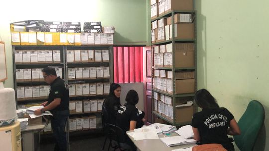 Mandados para apurar de fraudes no abastecimento de veículos de prefeitura são cumpridos pela Políci