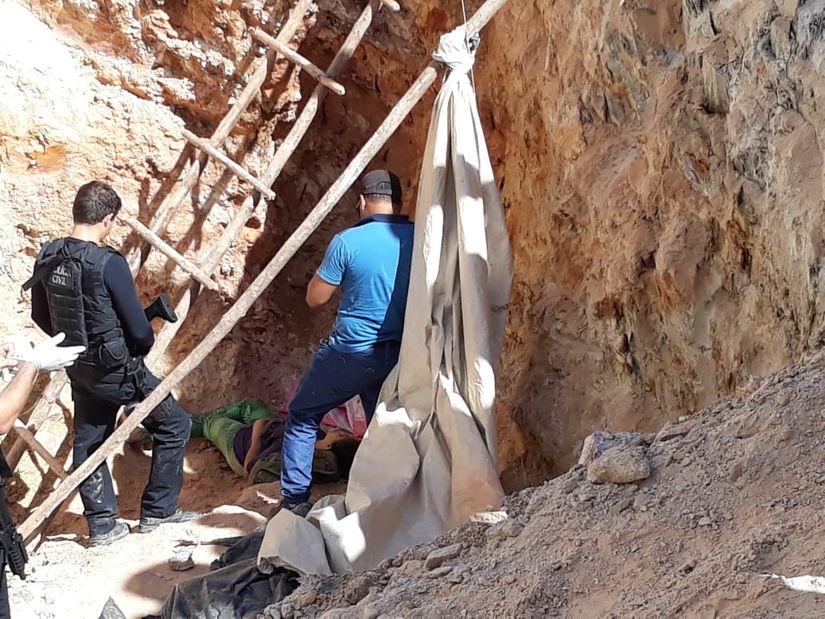 Mulher morre ao cair em buraco de garimpo quando levava marmita para marido