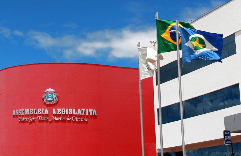 Deputados aprovam fim da cobrança por estimativa em contas de energia e água