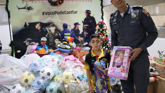 PM e Bombeiros arrecadam 127 toneladas de alimentos e 57 mil brinquedos