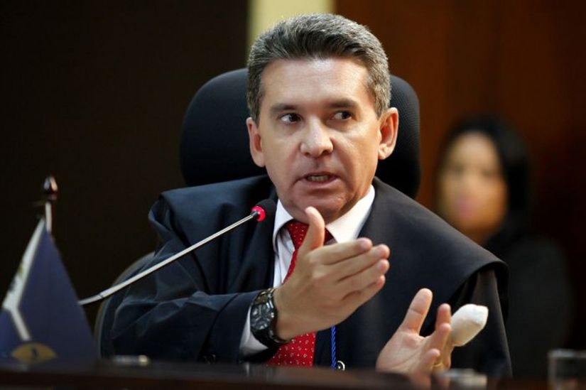 Justiça nega bloqueio de R$ 2,7 milhões de conselheiro afastado do TCE