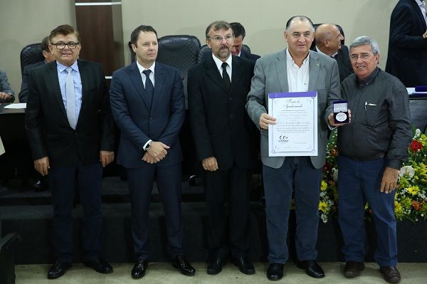 Deputado Nininho recebe homenagem da Acrismat