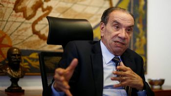 EUA devolvem crianças aos pais a conta-gotas, critica Aloysio Nunes