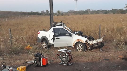 Idosos morrem após picape bater de frente com ônibus na MT-320