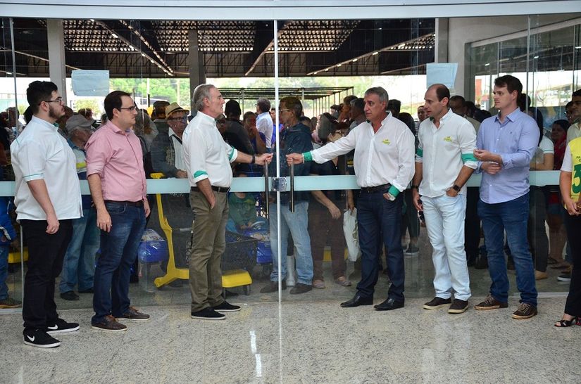 Tropical Supermercados inaugura oficialmente megaloja no Sagrada Família