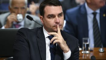 Flávio Bolsonaro questiona STF sobre andamento de investigação no Rio