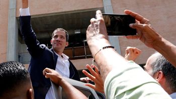 Nas redes sociais, Guaidó avisa que retornou à Venezuela