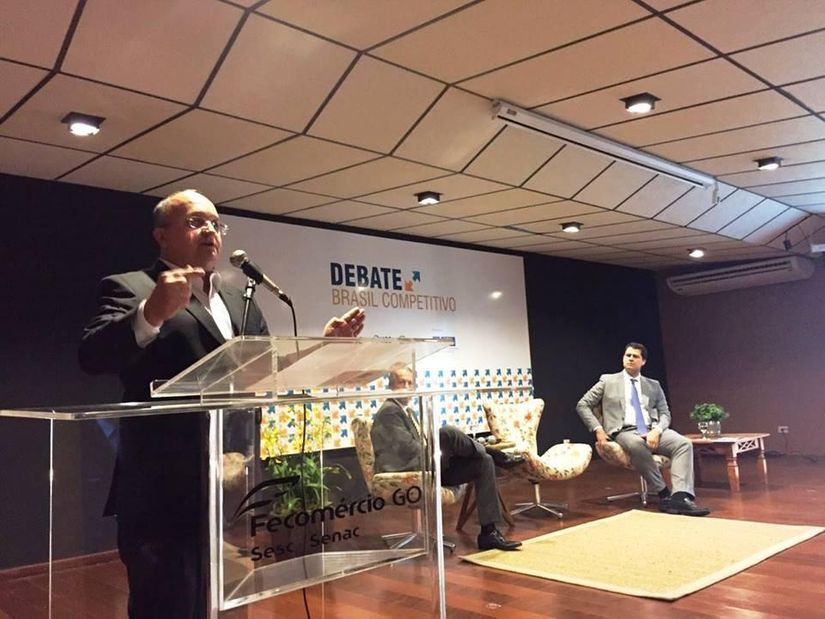 Pedro Taques debate desafios e soluções da gestão pública no Brasil