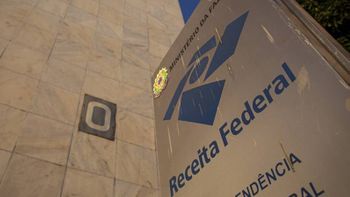 Servidor da Receita que acessou dados de Bolsonaro é denunciado