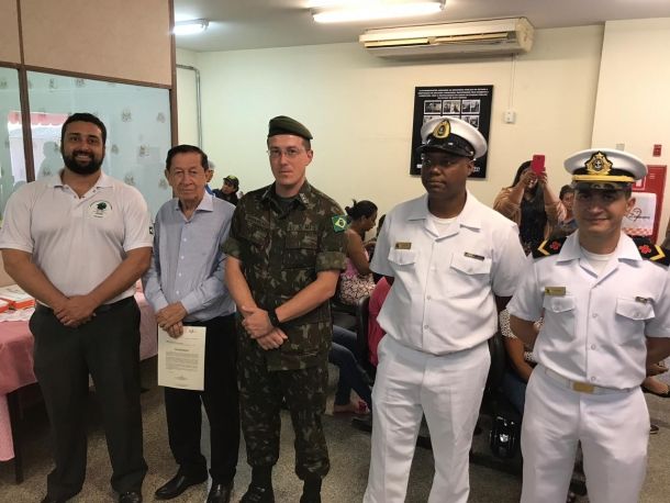 AORE-MT entrega certificado ao MT-Hemocentro pelos serviços prestados