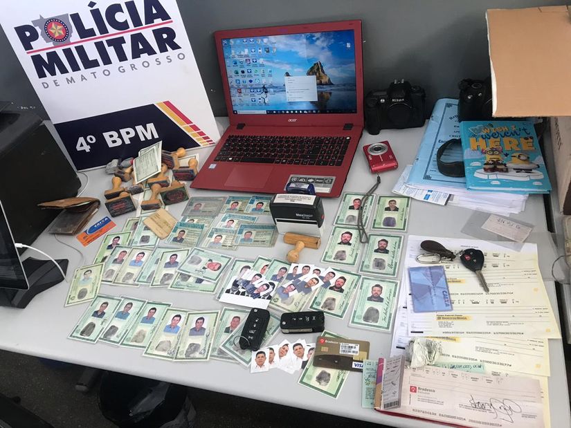 Estelionatários são presos com mais de 100 cartões de crédito falsos e documentos em VG