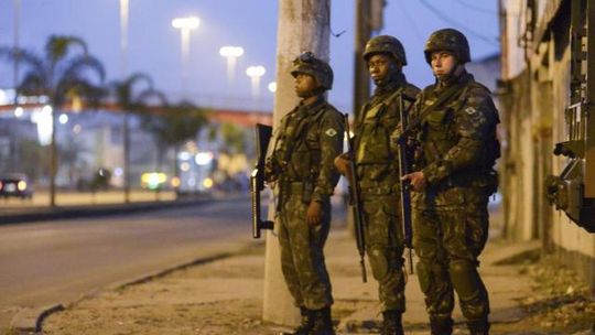 Temer diz no Rio que operação militar já produz resultado e pode ser renovada
