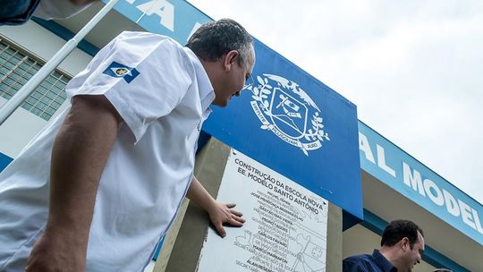 Governador  inaugura escola modelo em Jaciara 