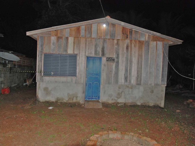 Jovem é preso suspeito de matar pai e garota grávida a pauladas