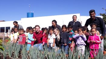 Reeducandos contribuem para criação de horta em escola pública