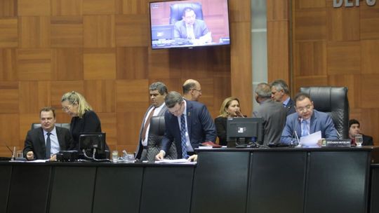 Servidores públicos irão contribuir com 14% do salário para a previdência social