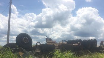 Homem morre após caminhão carregado de gado tombar na MT-480 
