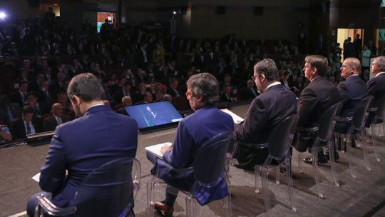 Bolsonaro pede confiança a investidores e diz que quer dividir riqueza