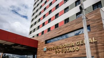 Servidor grevista deve voltar ao trabalho sob pena de demissão, orienta PGE