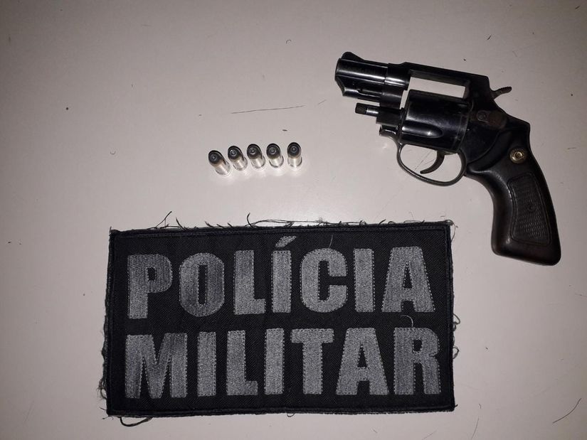 Homem é preso com revólver ameaçando vizinhos de bairro