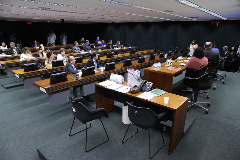  CPI do Óleo vai ouvir na Câmara ministros de Meio Ambiente, Defesa e Saúde
