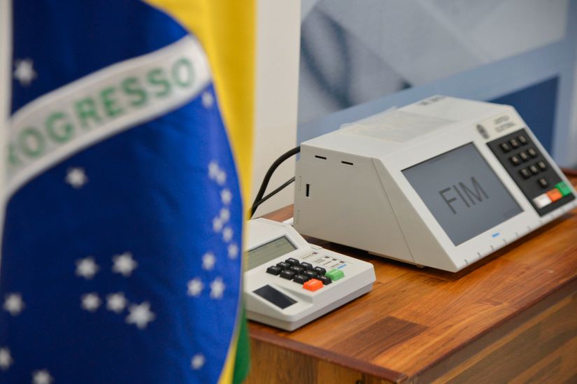 Mais de 20 milhões de eleitores brasileiros tem voto facultativo nestas eleições