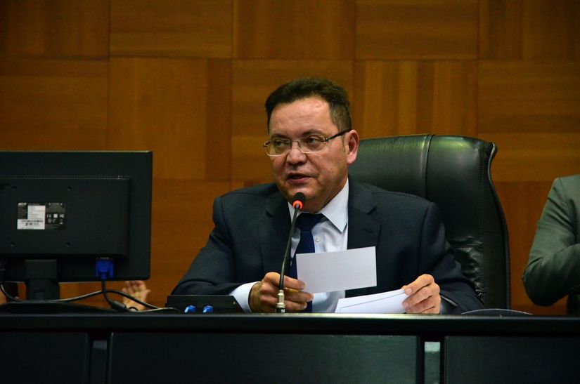 Botelho diz ser candidato único a presidência da AL