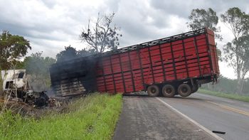 Caminhoneiro morre carbonizado após batida entre veículos de carga na BR-070