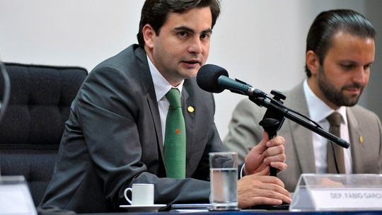 PSB nacional decide expulsar Garcia, que consegue reverter decisão na Justiça