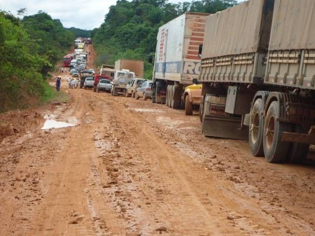 Governo cobra providências quanto à BR-163 no Pará que está intransitável 