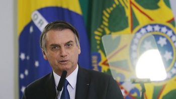 Bolsonaro diz que Crivella pediu recursos federais para amenizar crise da Saúde no Rio