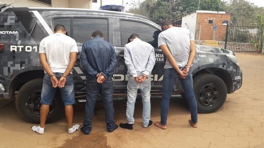 Assaltantes são flagrados pela Rotam com armas de fogo e objetos roubados