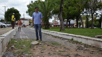 Vereador apresenta requerimento cobrando reforma da Praça dos Carreiros
