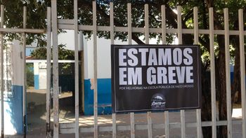 Sem acordo com governo, professores continuam em greve