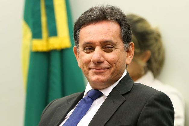 Líder do PSDB abusa do "cotão"