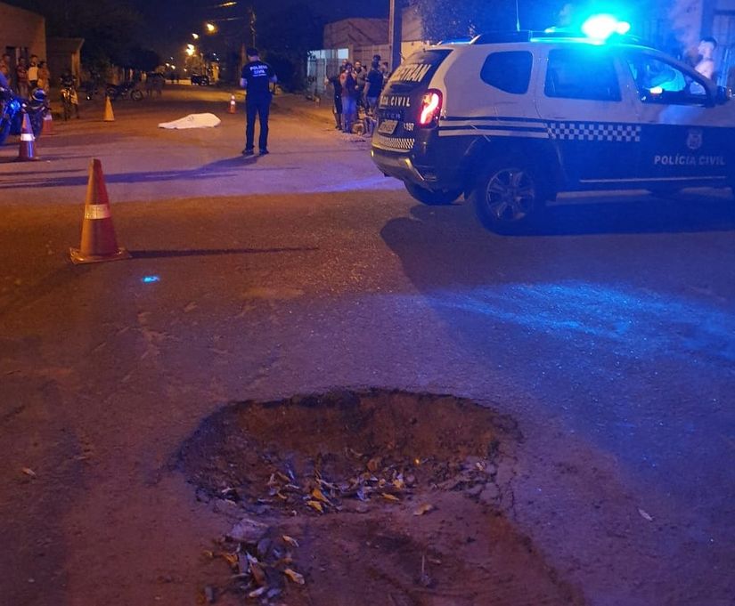 Motociclista morre após passar por buraco e perder o controle do veículo